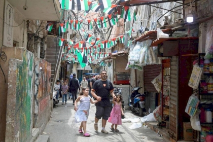 الفلسطينيون في لبنان يواجهون الغلاء بلا عمل ولا راتب