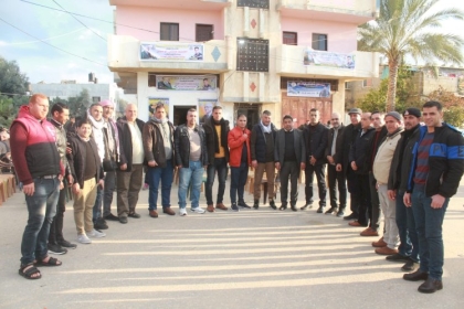 وفد قيادي من تيار الإصلاح الديمقراطي يزور الأسير المحرر نشأت أبو روك