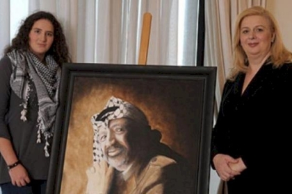 بيان هام من عائلة الرئيس الراحل ياسر عرفات حول الرسومات التي نشرت عن "أبو عمار"