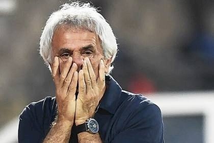 مدرب منتخب المغرب: تلقيت تهديدات بقطع رأسي.. نعم لقد بكيت