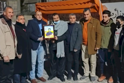 وفد من قيادة حركة فتح بساحة غزة يزور منزل عائلة الشهيد مجدي الخطيب