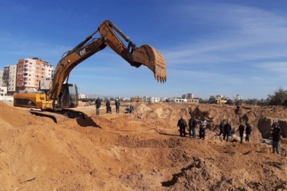 الأشغال تُباشر التنقيب بالمقبرة الأثرية شمال غزة