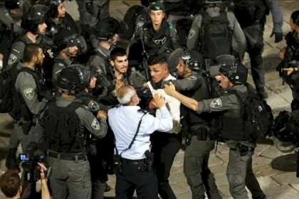 شرطة الاحتلال: لا يوجد حاليا سبب لاغلاق الضفة الغربية