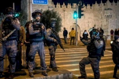 القدس: إصابة مسن فلسطيني خلال اعتداءات المستوطنين في باب العامود