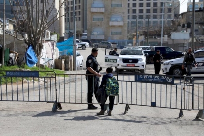 سلطات الاحتلال تجمد قرار إخلاء عائلة سالم من منزلها بالشيخ جراح