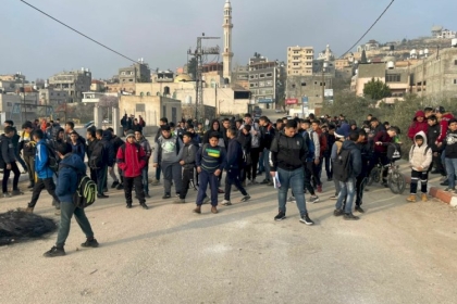 لليوم الرابع.. الاحتلال والمستوطنون يعتدون على الطلبة وأهالي اللبن الشرقية