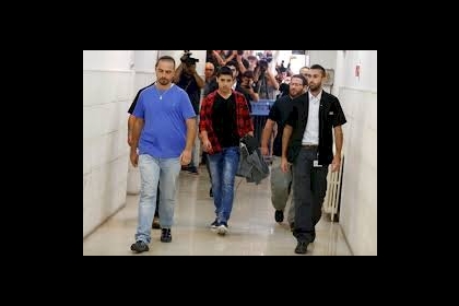 عائلة الأسير أحمد مناصرة تناشد دول العالم بالتدخل للإفراج عن نجلها وإدخال طبيب لعلاجه