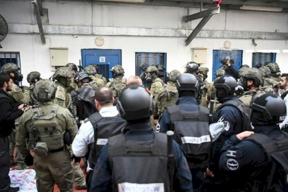 مركز فلسطين: الاحتلال يمارس ضغوطاً وعقوبات على الأسرى لوقف التصعيد