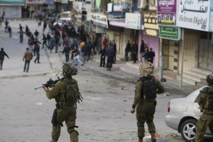 إصابة فتى برصاص الاحتلال خلال مواجهات شمال الخليل