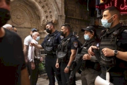 اعتقال 3 مقدسيين  خلال التصدي لهجوم المستوطنين