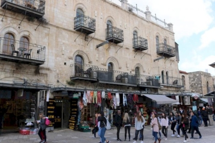 رؤساء الكنائس يستنكرون اقتحام المستوطنين لفندق البتراء في القدس المحتلة