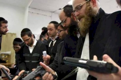 بعد عملية الخضيرة.. ارتفاع عدد طلبات تصاريح حمل سلاح في "إسرائيل" بنسبة 700 %