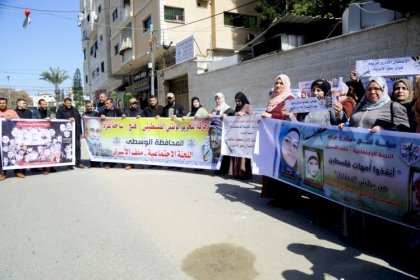 حركة فتح بساحة غزة تنظم وقفة تضامنية مع الأسرى في سجون الاحتلال