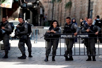 الاحتلال يغلق طرقا زراعية جنوب نابلس