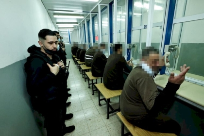 الاحتلال يمدد اعتقال الأسيرة منى قعدان من عرابة للمرة الـ 14 على التوالي