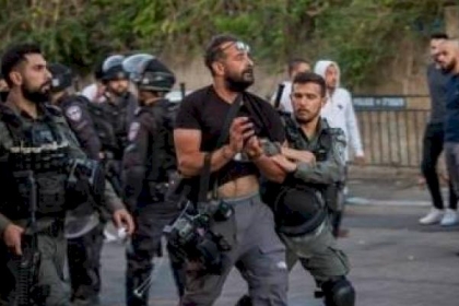 الاحتلال يُمدد اعتقال صحفي مقدسي حتى الأربعاء المُقبل