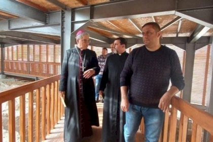 بالصور: سياحة غزة تستقبل ممثل الفاتيكان لفلسطين بدير القديس هيلاريون