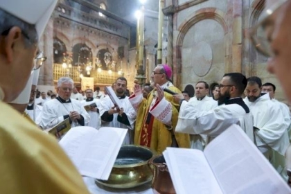 الكنائس المسيحية التي تسير حسب التقويم الغربي تحتفل بـ "سبت النور"