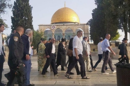عشرات المستوطنين يقتحمون "الأقصى"