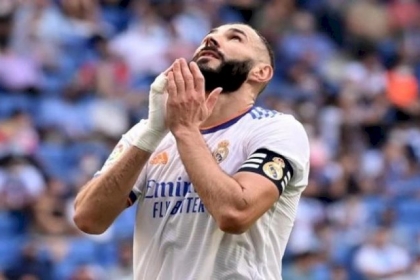 كريم بنزيما يكرر رقمًا سلبيًا غائبًا منذ 16 عامًا