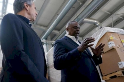 وصول وزيري الدفاع والخارجية الأميركيين إلى أوكرانيا