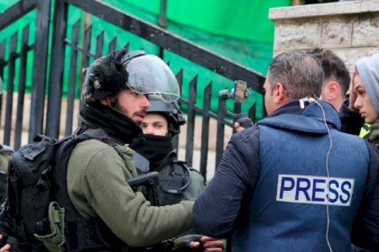 لجنة توثق 57 انتهاكًا إسرائيليًا بحق الصحفيين خلال إبريل