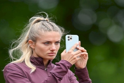 إشعاع الهاتف المحمول يؤدي إلى الإصابة بمرض دماغي