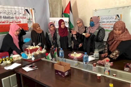 على شرف الأول من آيار .. بالصور: لجنة المرأة العاملة في مجلس عمال المحافظة الوسطى تنظم دورة تدريبية لصناعة الأجبان