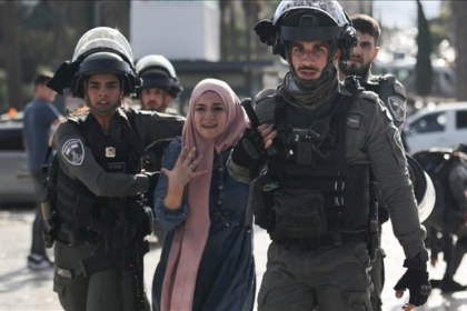 قوات الاحتلال تعتدي على فتاة في الخليل