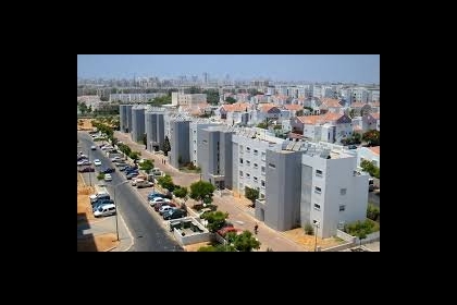 إلقاء قنبلة أمام مبنى حكومي في غلاف غزة