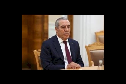 عباس يُكلف حسين الشيخ بأمانة سر منظمة التحرير