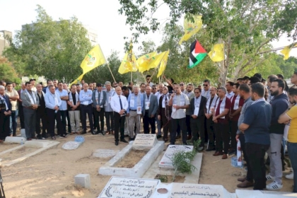 بالصور.. حركة فتح بساحة غزة  تحيي ذكرى القائد الوطني  أبو علي شاهين بوضع أكاليل الزهور على ضريحه تخليداً لروحه