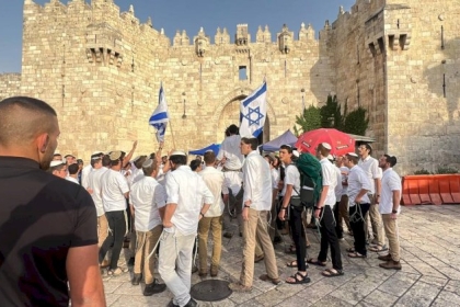 مسيرات استفزازية للمستوطنين في عدة مناطق من الخليل