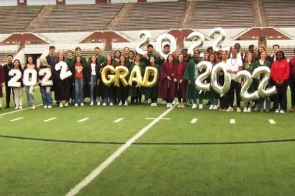 الولايات المتحدة.. 35 مجموعة من التوائم يتخرجون معا في مدارس تكساس (فيديو)