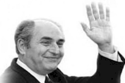 واحد وعشرون عاما على رحيل أمير القدس فيصل الحسيني