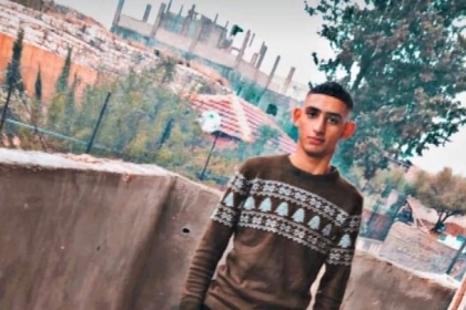 رام الله: قوات الاحتلال تعتدي على المشاركين بجنازة الشهيد "عودة محمد عودة