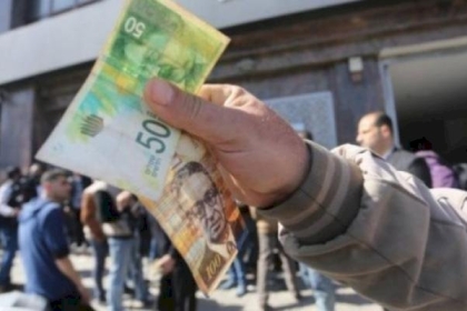 بالتفاصيل.. الكشف عن آلية صرف مساعدات مالية لـ68 ألف عامل بغزة والضفة