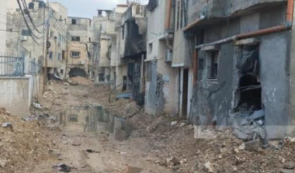 الاحتلال يجبر سكان منازل مقابلة لمخيم طولكرم على إخلائها