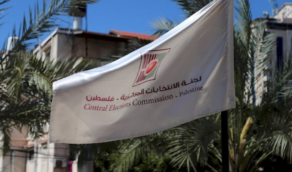 استطلاع: 51% يتوقعون تأجيل الانتخابات الفلسطينية.. ومحمد دحلان يتصدر قائمة الشخصيات الأكثر ثقة إلى جانب مروان البرغوثي