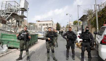 قوات الاحتلال تعتقل 22 فلسطينيا بالضفة والقدس وتُفجّر منشأة بنابلس