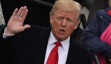 ترامب يعتزم إعادة تسمية مضيق هرمز إلى "مضيق ترامب"