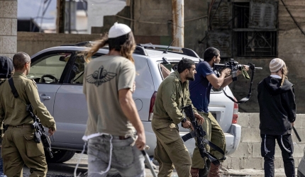 إصابة ثلاثة مواطنين في هجوم للمستوطنين جنوب شرق بيت لحم