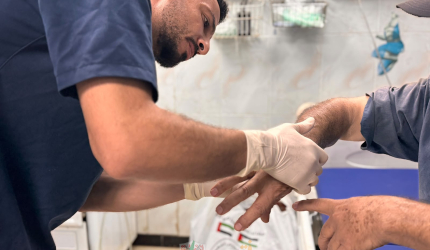 شهيدان وجرحى بغارة إسرائيلية استهدفت مركبة مدنية غرب غزة