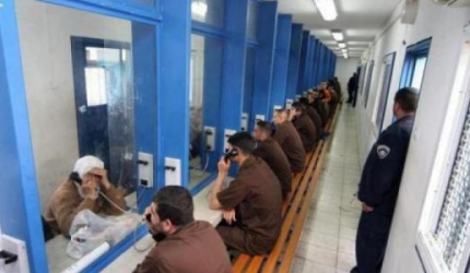 نادي الأسير ينفي تحديد موعد لاستئناف زيارات أهالي الأسرى