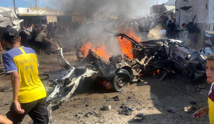 محدث: شهيدان ومصابون في غارة إسرائيلية استهدفت مركبة بمواصي خان يونس