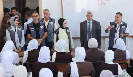 عملية الفارس الشهم (3) تقدم حقائب مدرسية وقرطاسية لطلبة المعهد الأزهري في غزة