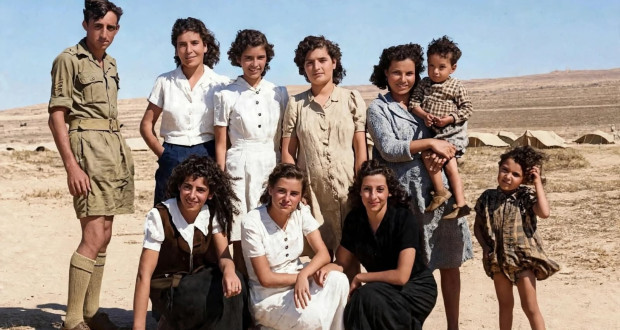 لاجئون يونانيون في مخيم النصيرات