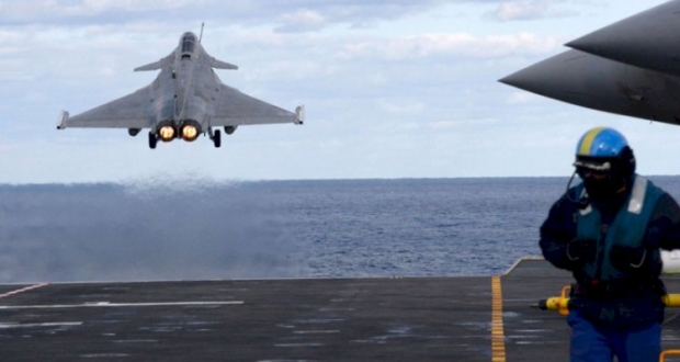 طائرة رافال في مهمة عسكرية في الاراضي الليبية 