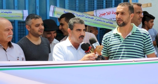 خلال وقفة تضامنية امام مقر الانروا 