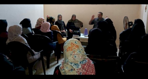 جانب من ورشة العمل التي ينفذها مجلس المرأة 
